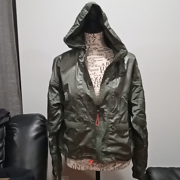 Nike Jackets & Blazers - 😍NWOT Women's Nike full zip jacket😍